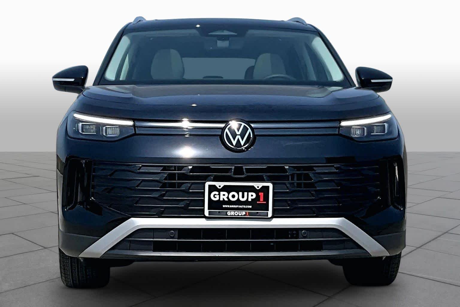 New 2026 Deep Black Pear Volkswagen 2.0T SE image 3