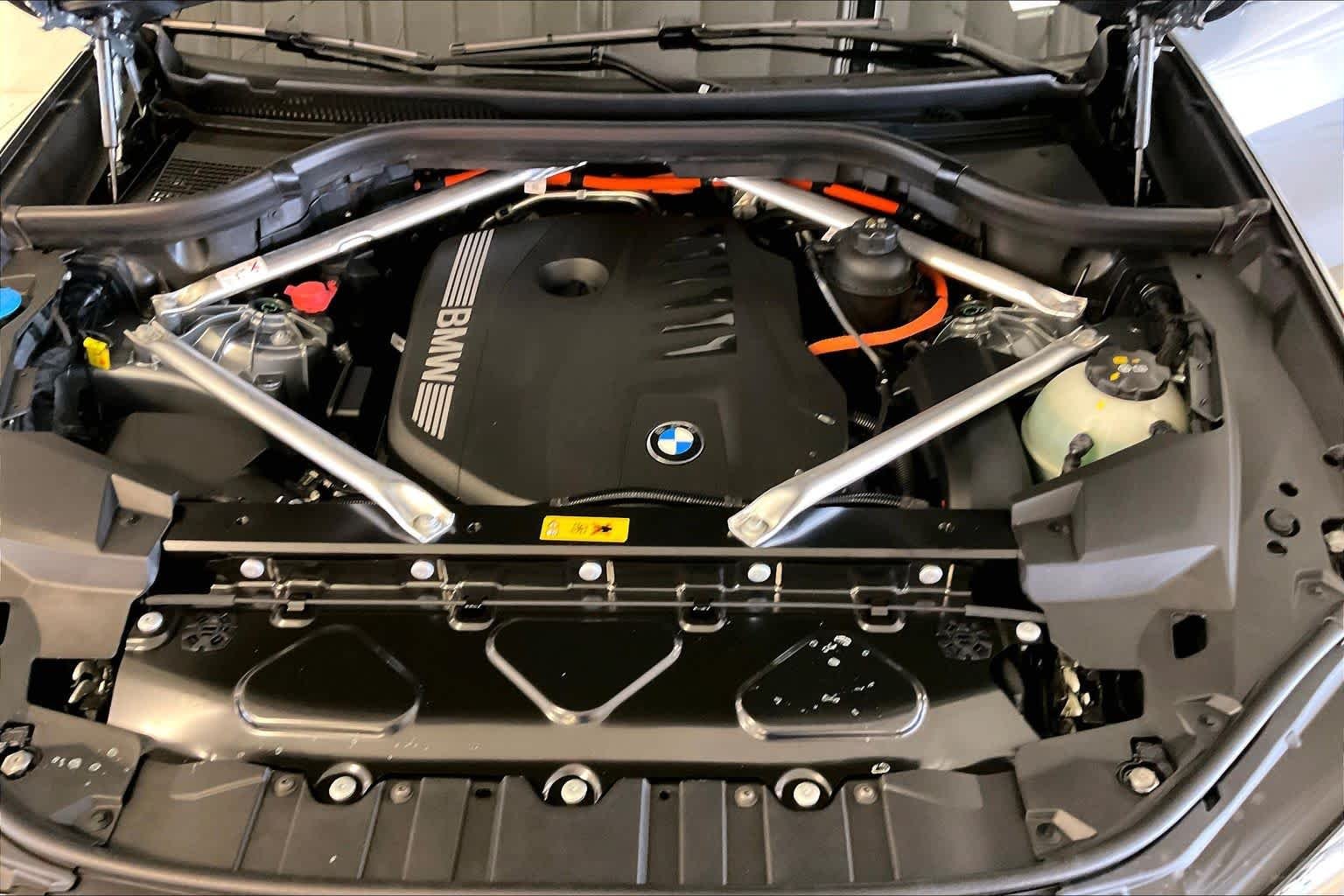 New 2026 Skyscraper Grey Metallic BMW xDrive50e image 16