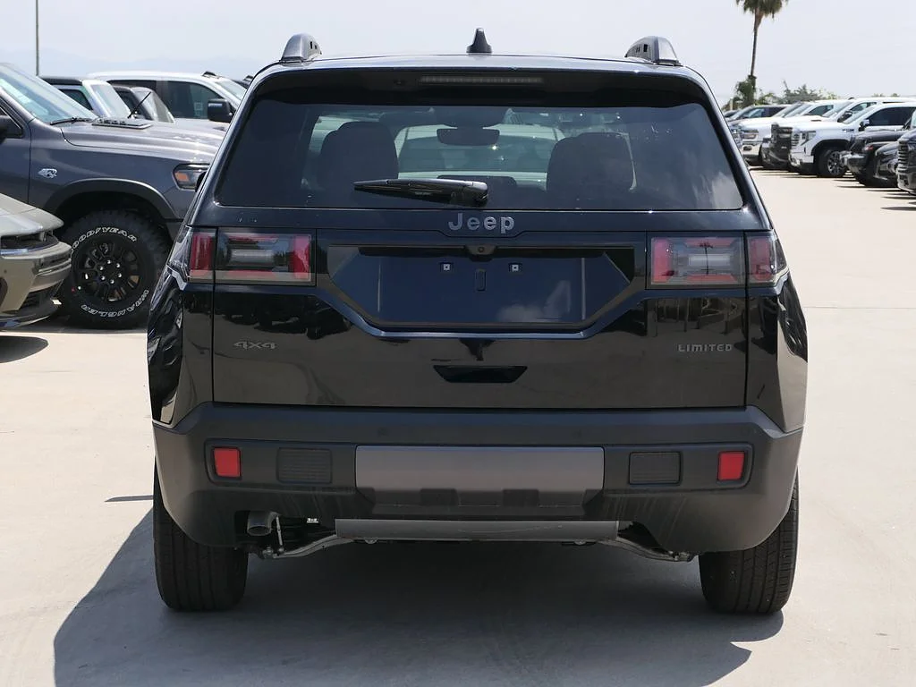 New 2026 Diamond Black Crystal Pearl Coat Jeep Limited 4x4 image 5