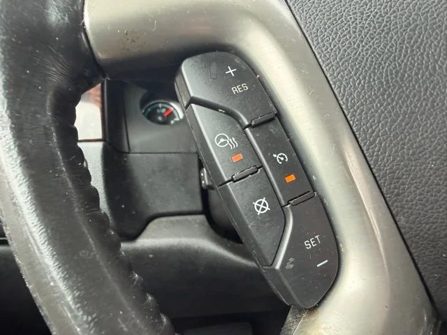Used 2014 Silver GMC Denali image 19