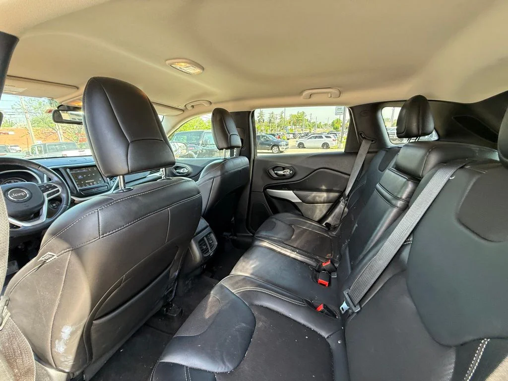 Used 2018 Black Jeep Latitude Plus image 24