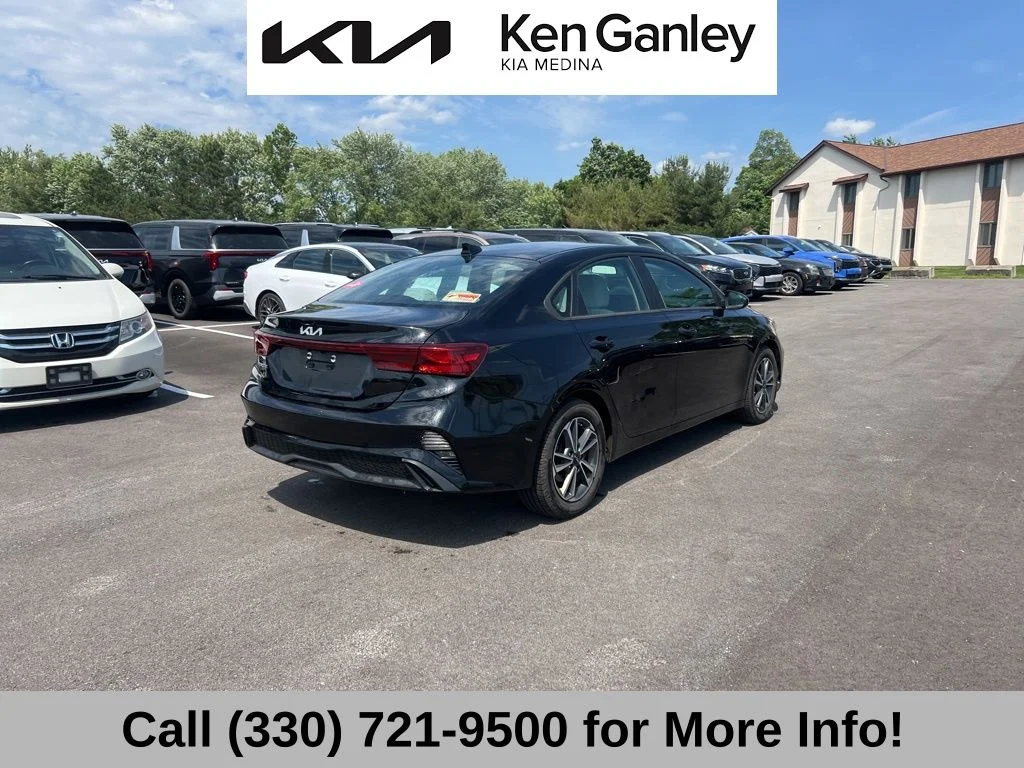 Used 2022 Black Kia LXS image 5