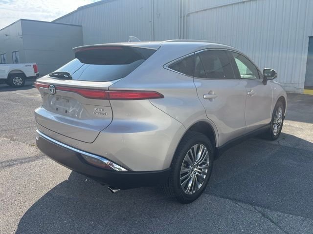 Used 2021 Silver Toyota XLE image 6