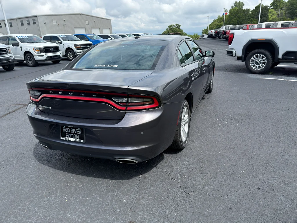 Used 2022 Granite Pearlcoat Dodge SXT image 5