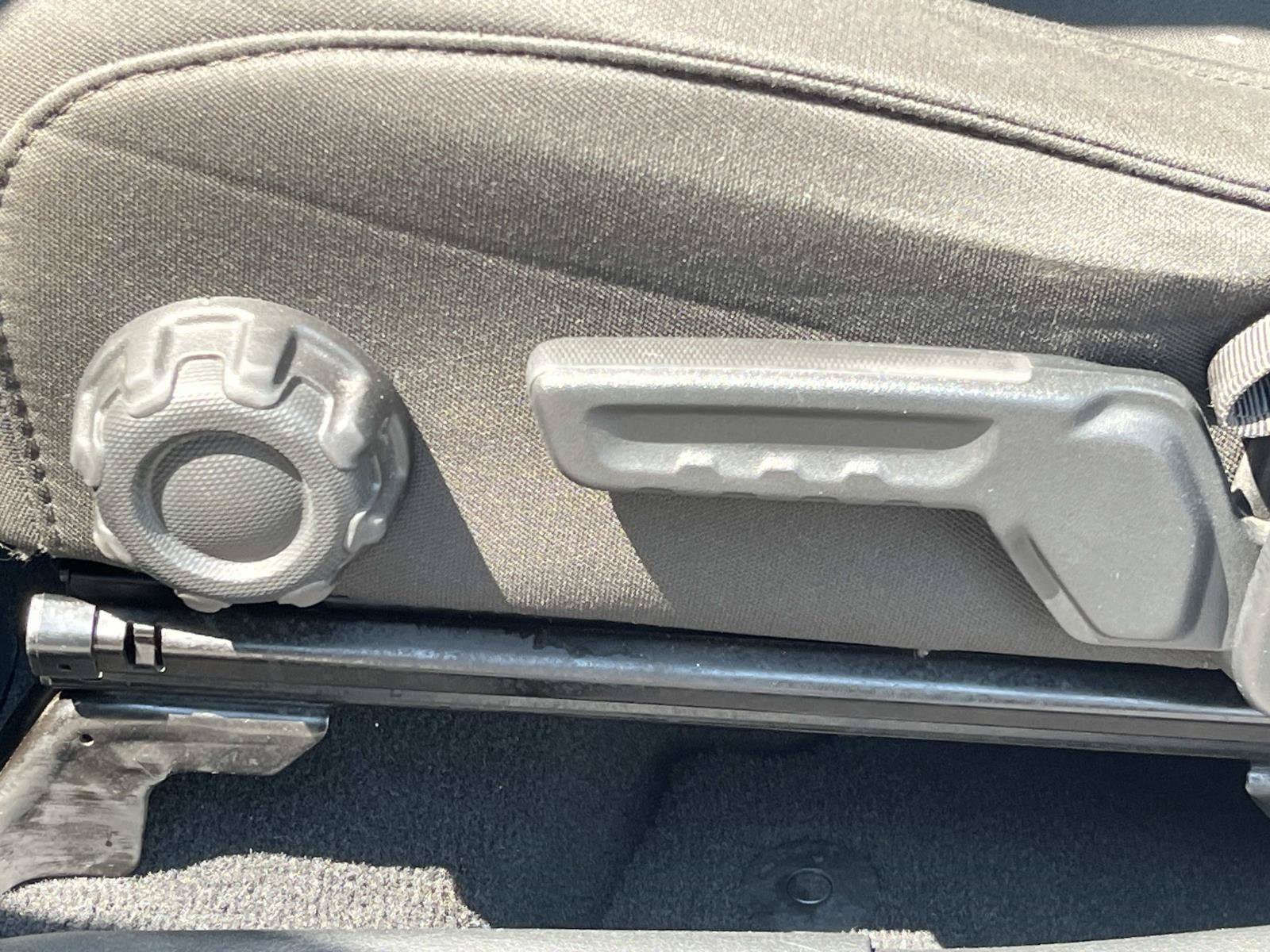 Used 2018 Black Clearcoat Jeep Sport S image 30