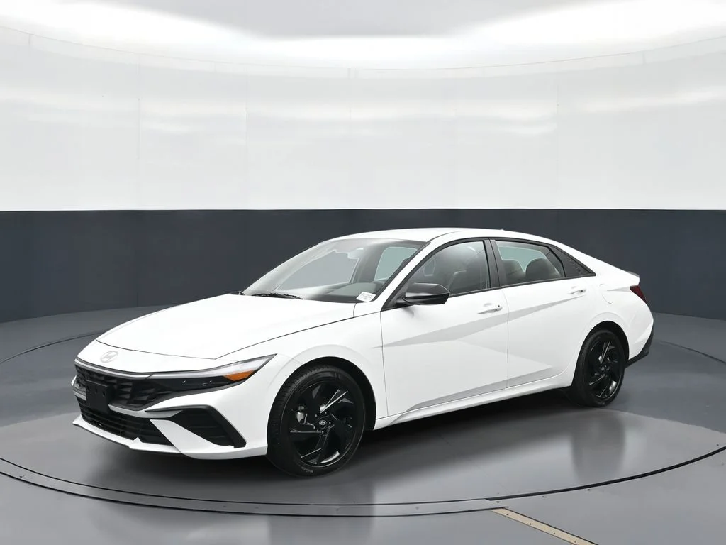 Used 2026 White Hyundai SEL Sport image 1