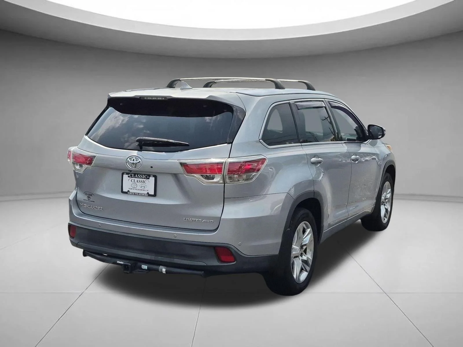 Used 2014 Silver Sky Metallic Toyota Limited image 5