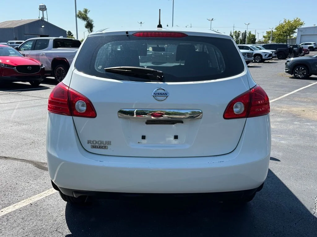 Used 2014 White Nissan S image 6