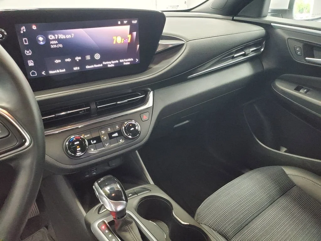 Used 2024 Summit White Buick Preferred image 17