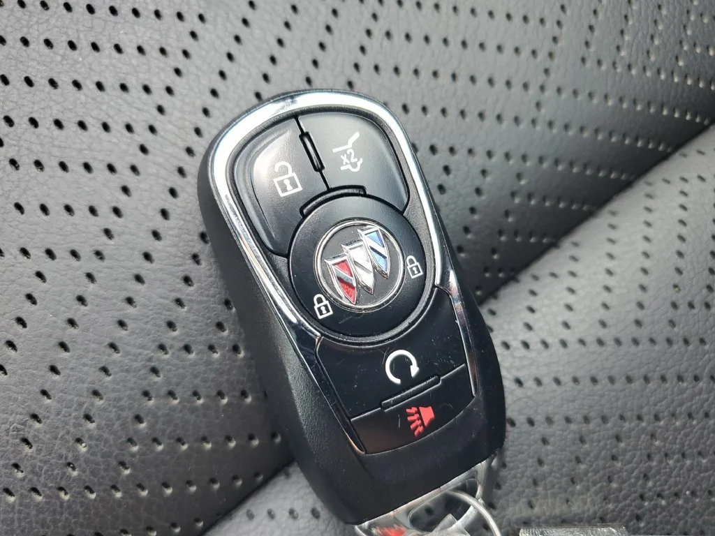 Used 2023 EBONY TWILIGHT METALLIC Buick Essence image 28