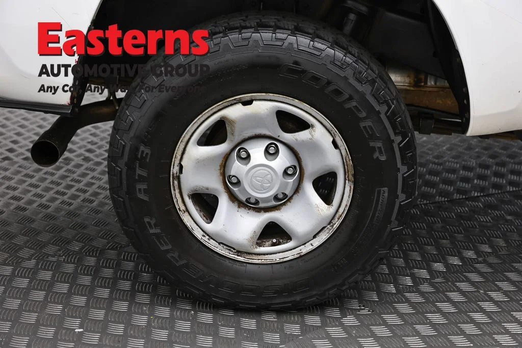 Used 2019 White Toyota SR image 28