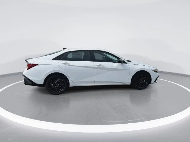 Used 2026 White Hyundai SEL Sport image 9