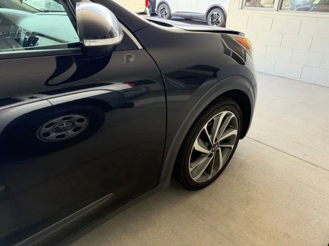 Used 2017 Black Kia Touring image 19