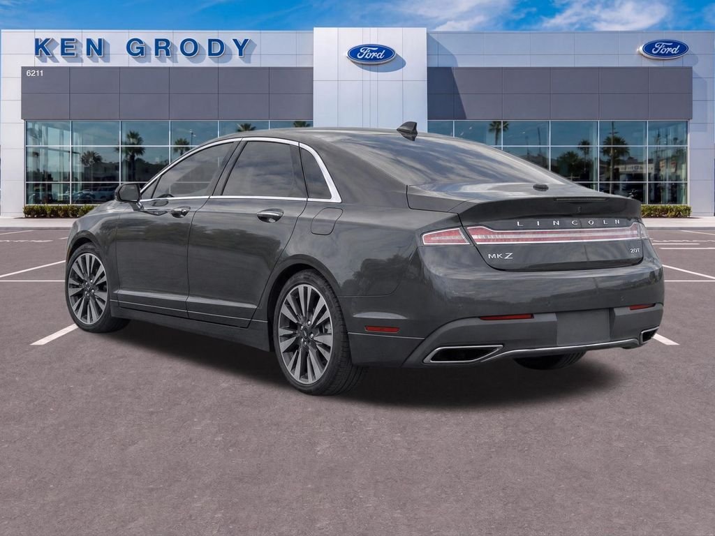 Used 2017 Gray Lincoln Reserve image 4