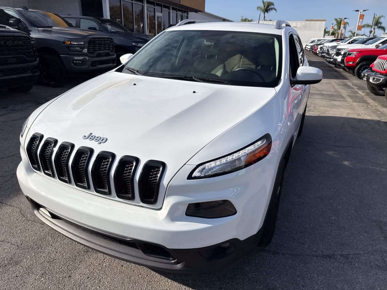 Used 2018 Bright White Clearcoat Jeep Latitude image 20