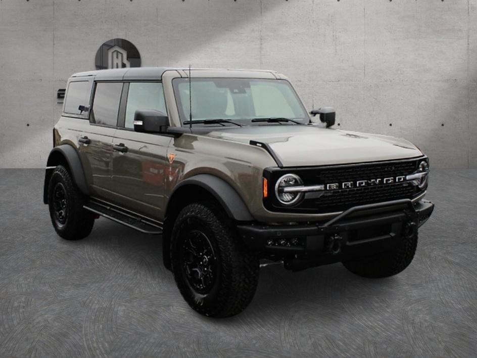 Used 2025 Gray Ford Badlands image 3