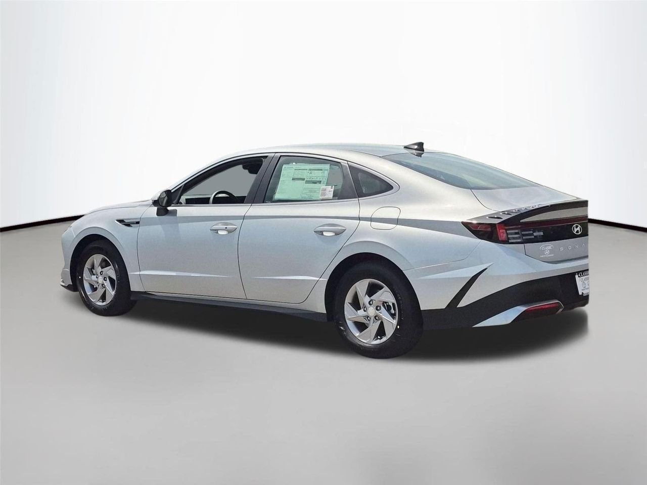 New 2026 Aero Silver Hyundai SE image 3