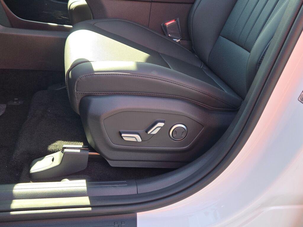 New 2026 White Hyundai SEL image 24