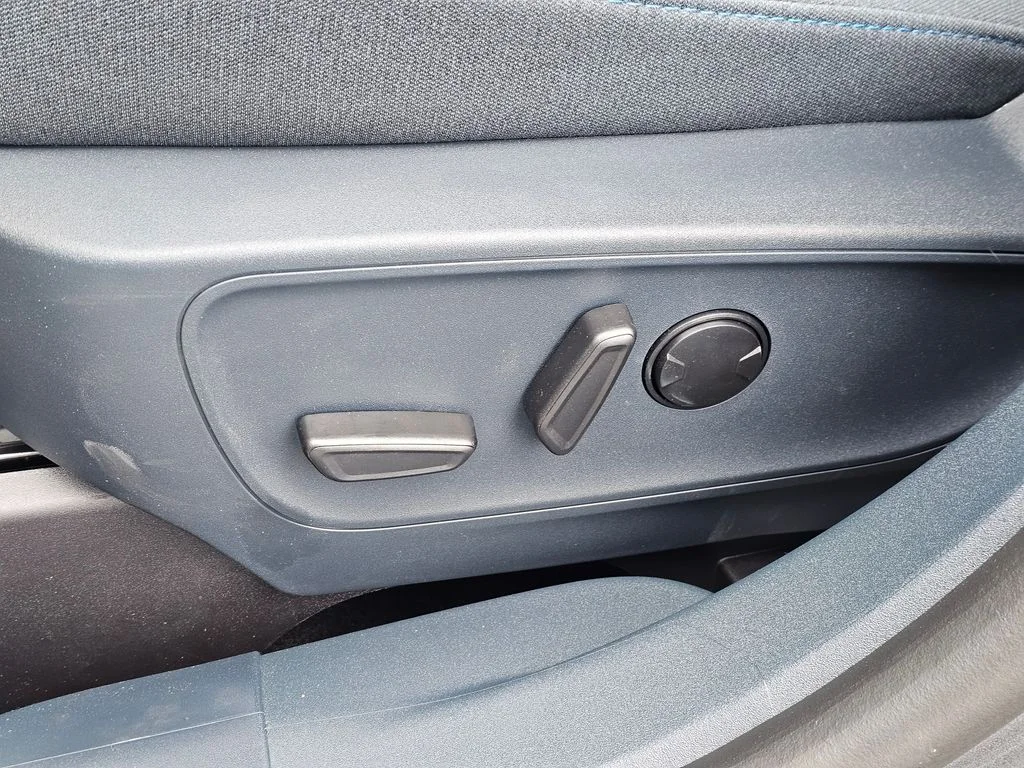 New 2025 Carbonized Gray Metallic Ford XLT image 23