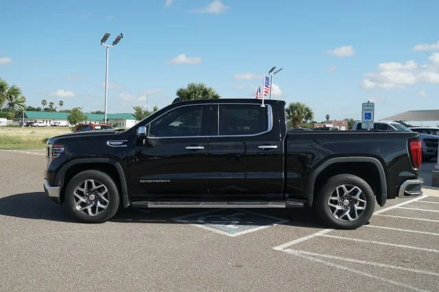 Used 2023 Onyx Black GMC SLT image 9