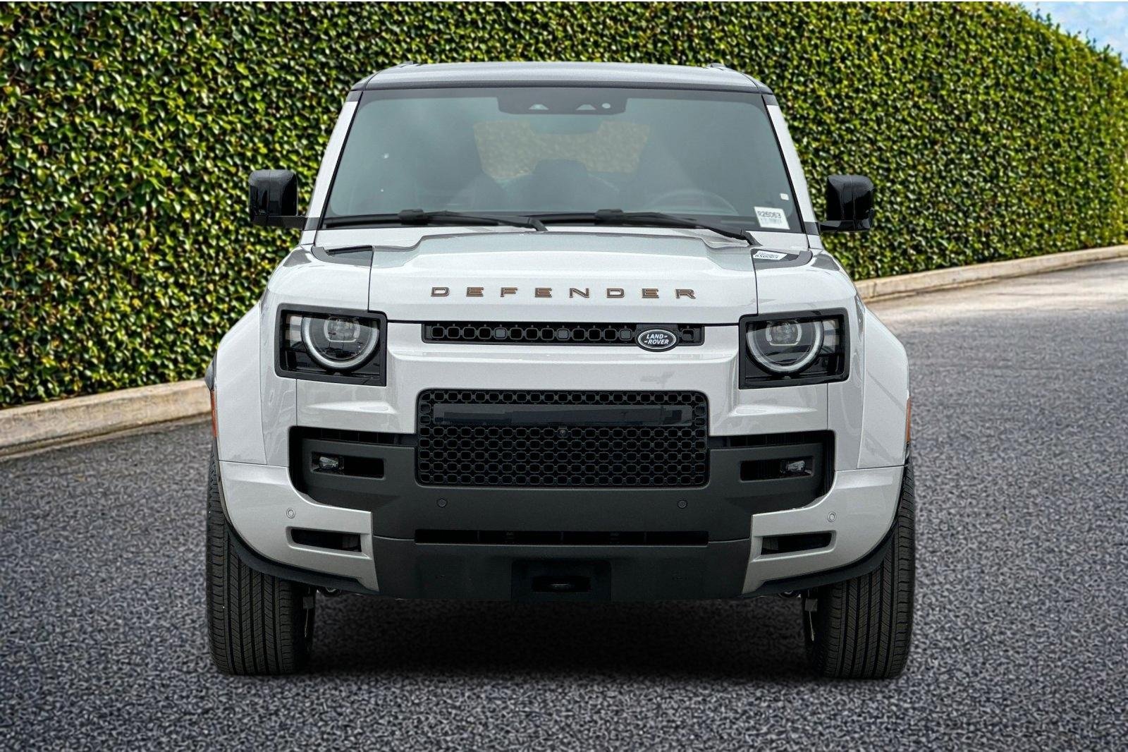 2026 Land Rover Defender OCTA - Photo 9
