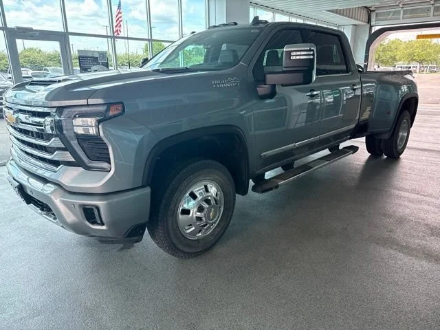 Used 2025 Sterling Gray Metallic Chevrolet High Country DRW image 4