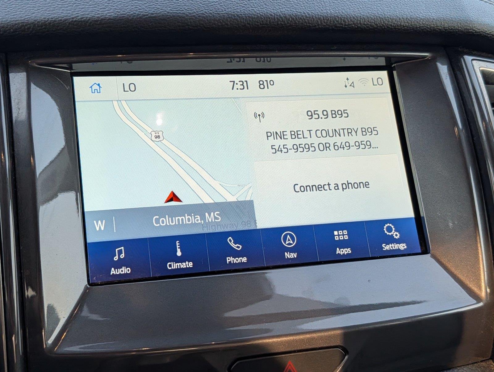Used 2022 Cactus Gray Ford LARIAT image 17