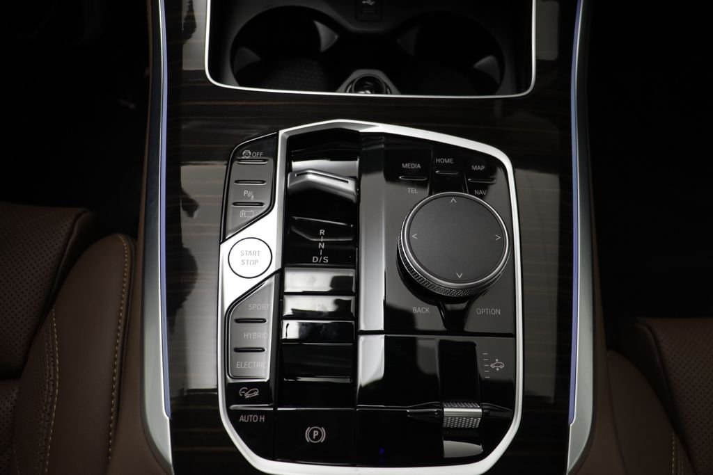 New 2026 Skyscraper Grey Metallic BMW xDrive50e image 13