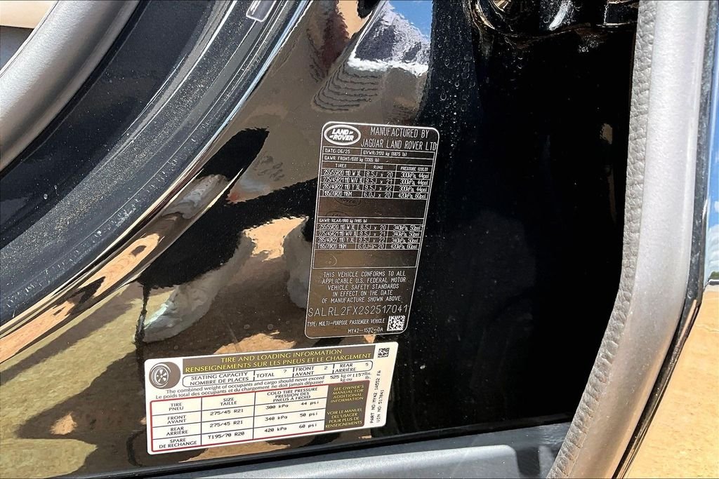 Used 2025 Black Land Rover Dynamic SE image 32