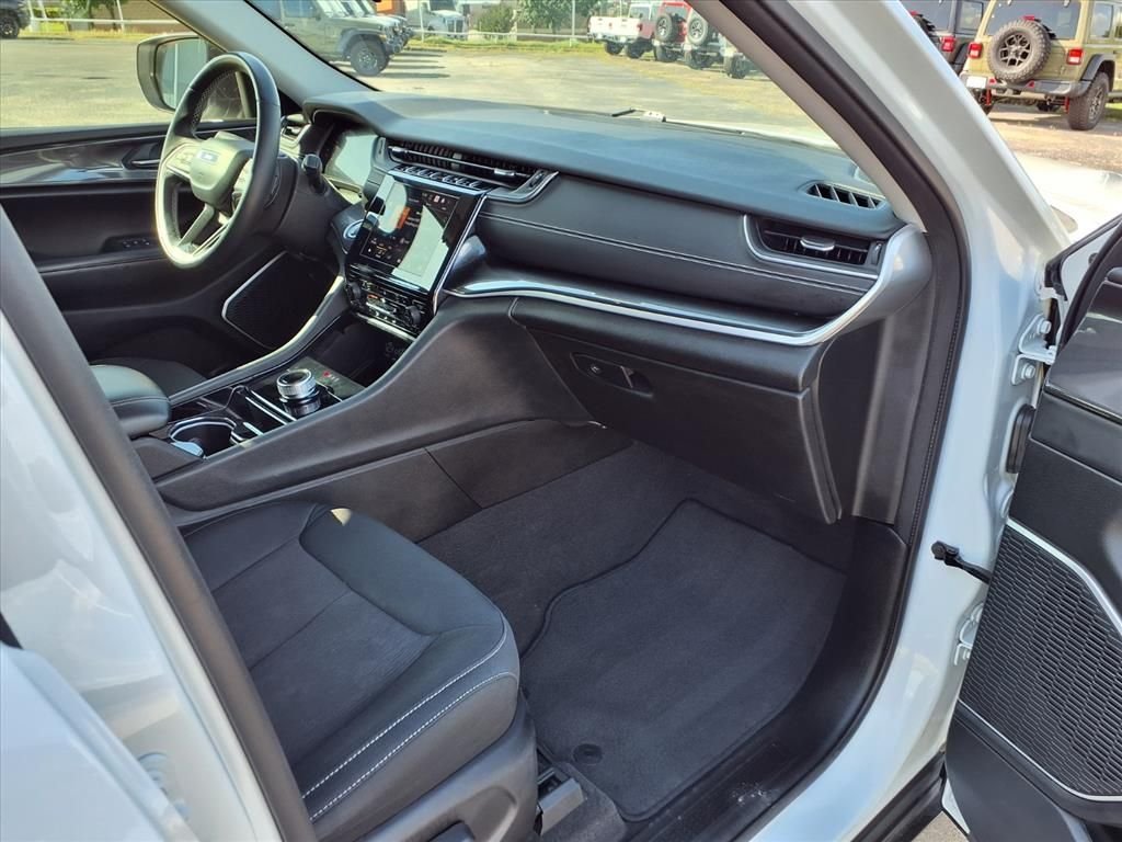 Used 2021 White Jeep Laredo image 8
