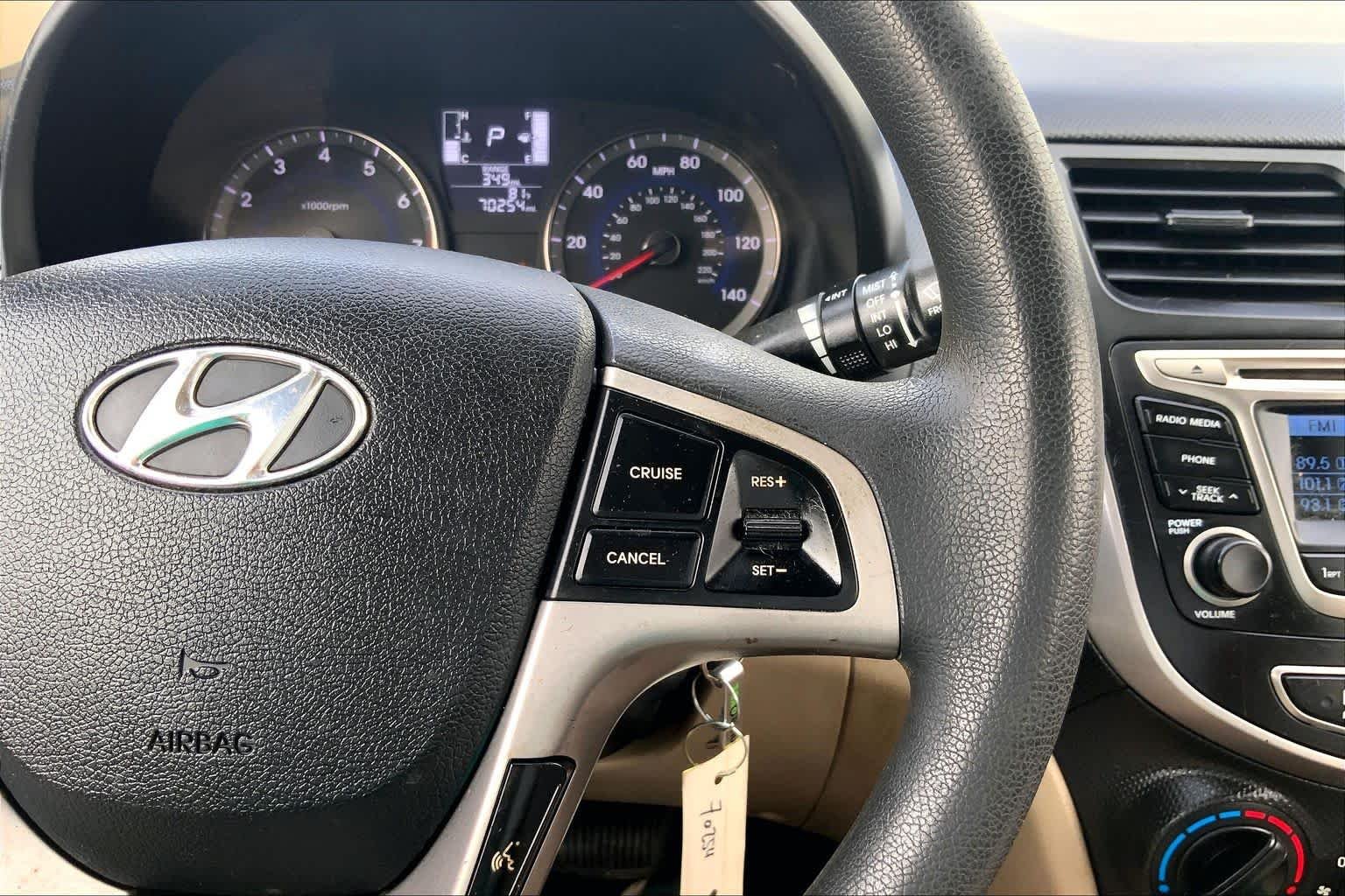 Used 2016 Misty Beige Metallic Hyundai SE image 22