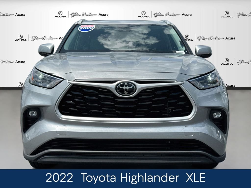 Used 2022 Silver Toyota XLE image 4