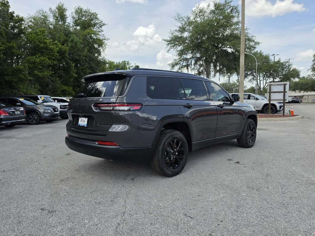 New 2026 Baltic Gray Metallic Clear-Coat Exterior Paint Jeep Altitude image 4