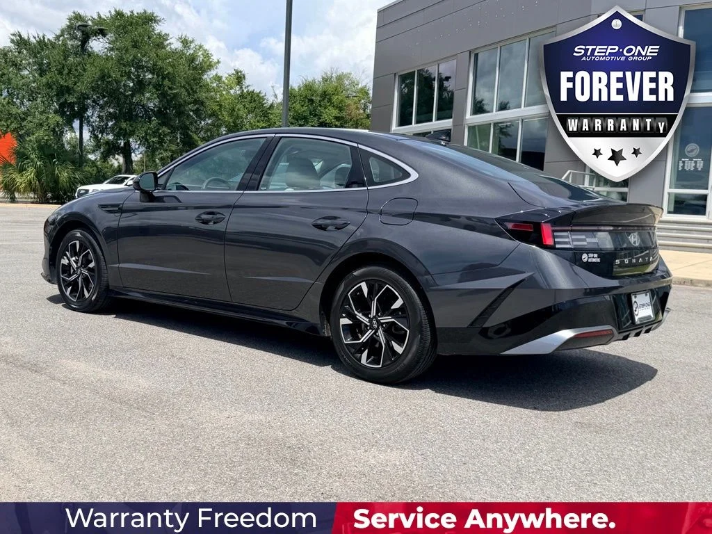 Used 2025 Gray Hyundai SEL image 4