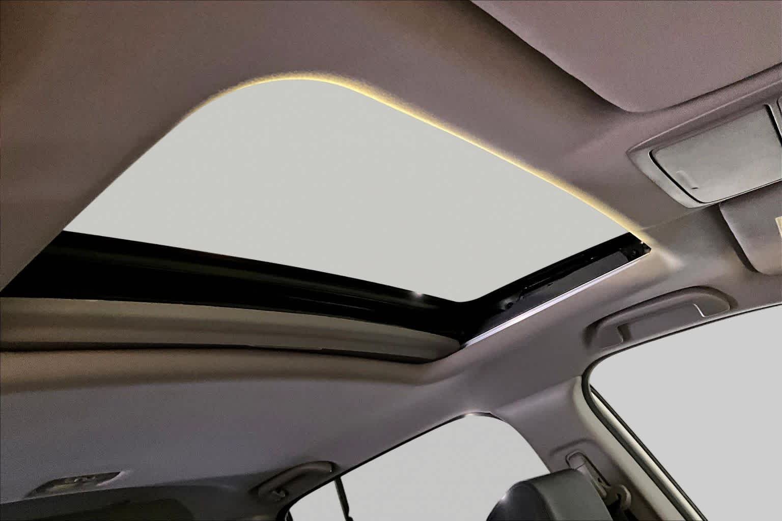 Used 2022 Platinum White Pearl Honda Touring image 14