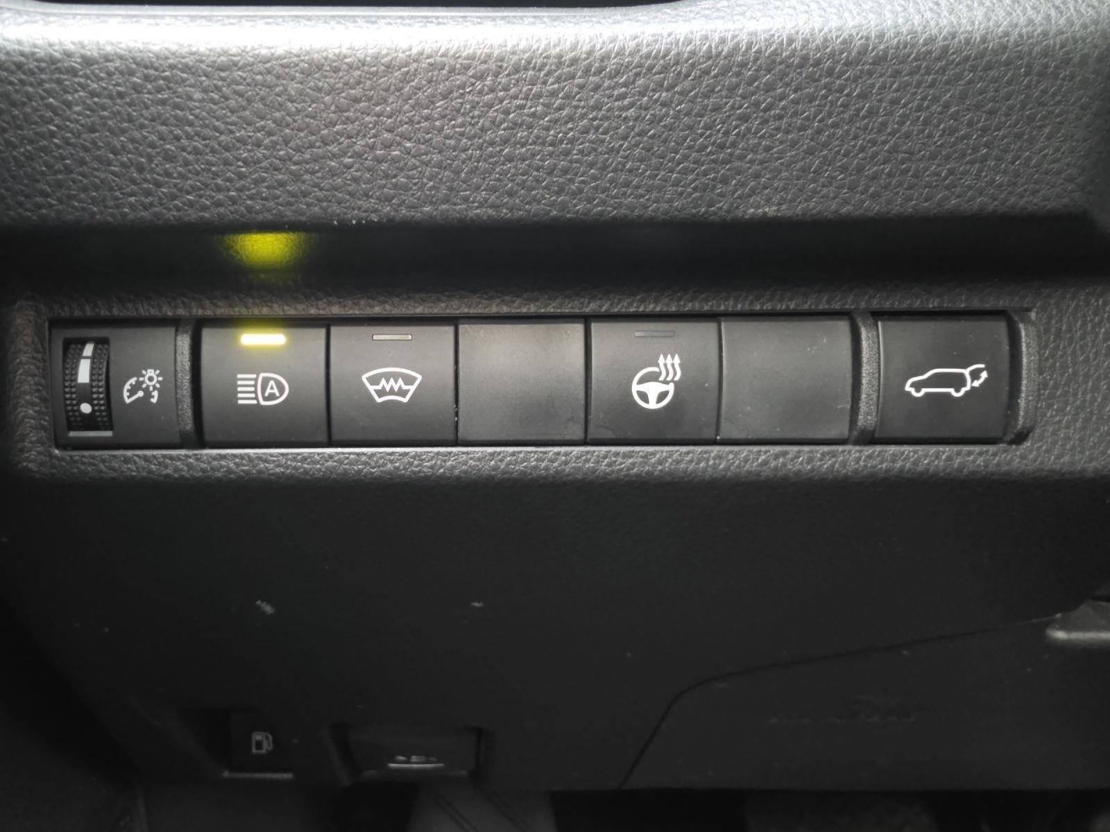 Used 2024 Wind Chill Pearl Toyota XLE Premium image 42