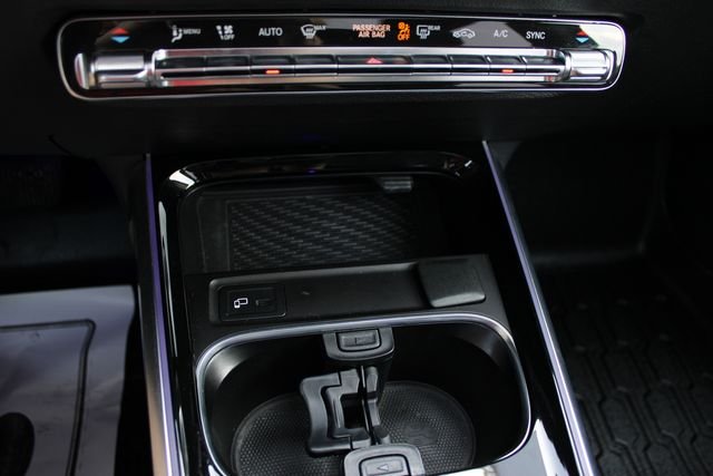 Used 2022  Mercedes-Benz GLB 250 image 17