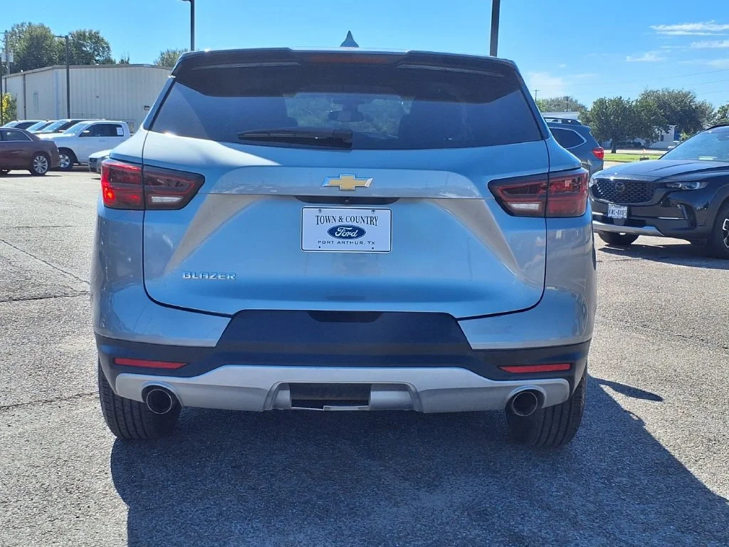 Used 2025 Gray Chevrolet LT image 5