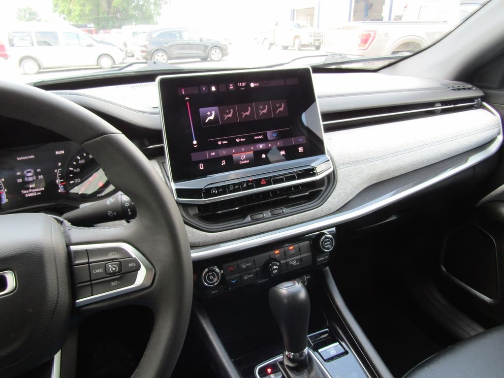Used 2024 White Jeep Latitude image 19