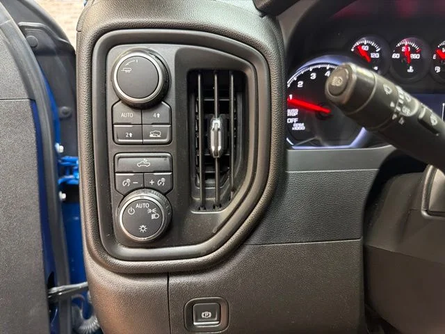 Used 2022 Glacier Blue Metallic Chevrolet Custom image 18
