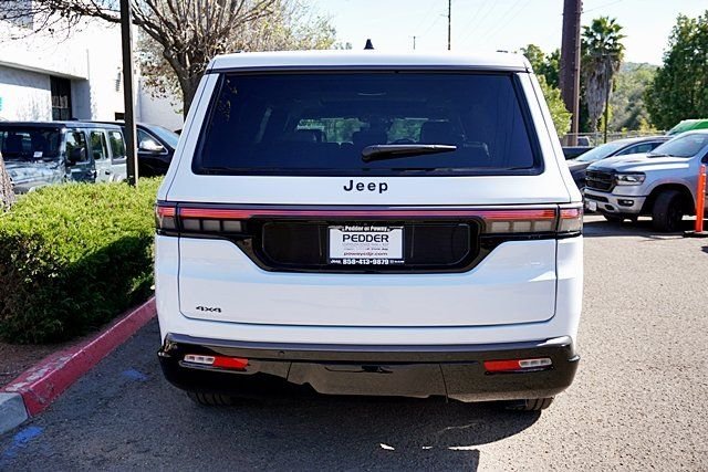 New 2026 Bright White Clear-Coat Exterior Paint Jeep Limited Altitude image 10