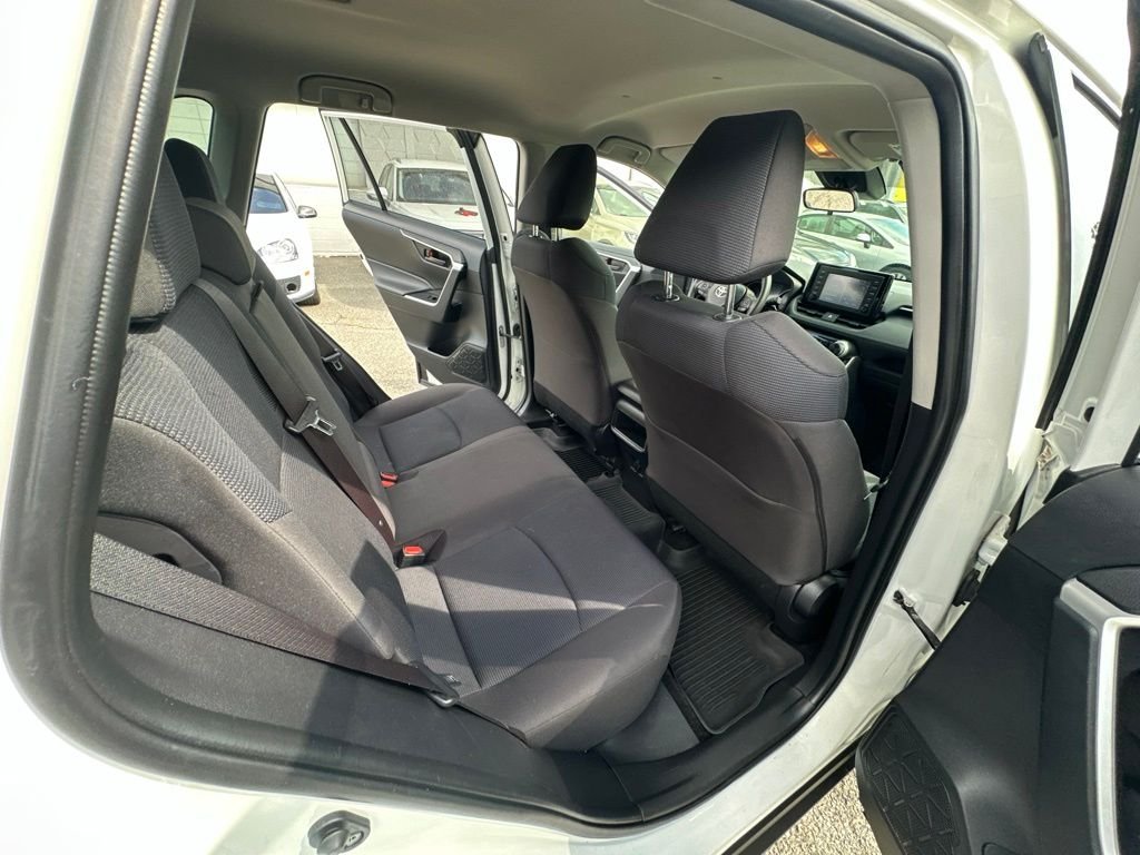 Used 2019 White Toyota LE image 28