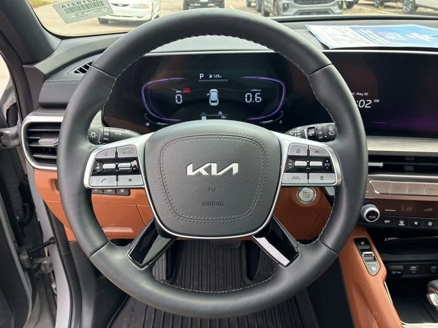 Certified Used 2025 Wolf Gray Kia EX X-Line image 37