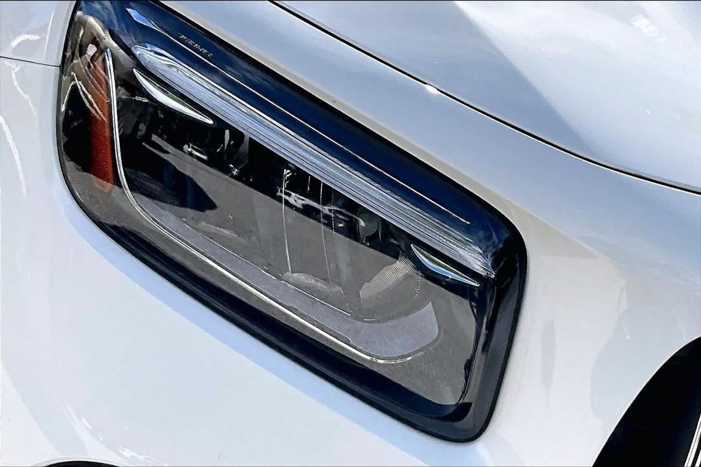 Used 2025 White Mercedes-Benz GLB 35 AMG® image 28