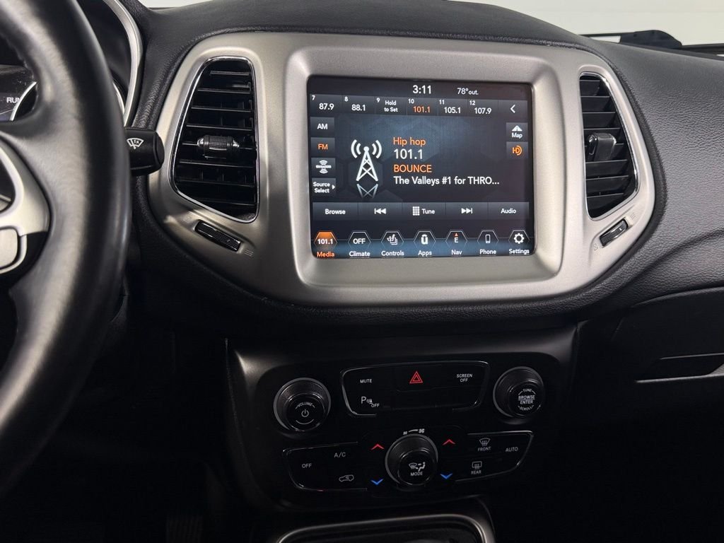 Used 2019 Silver Jeep Limited image 18