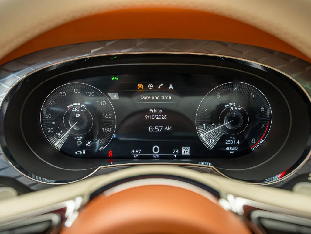 Used 2022 White Bentley V8 image 33