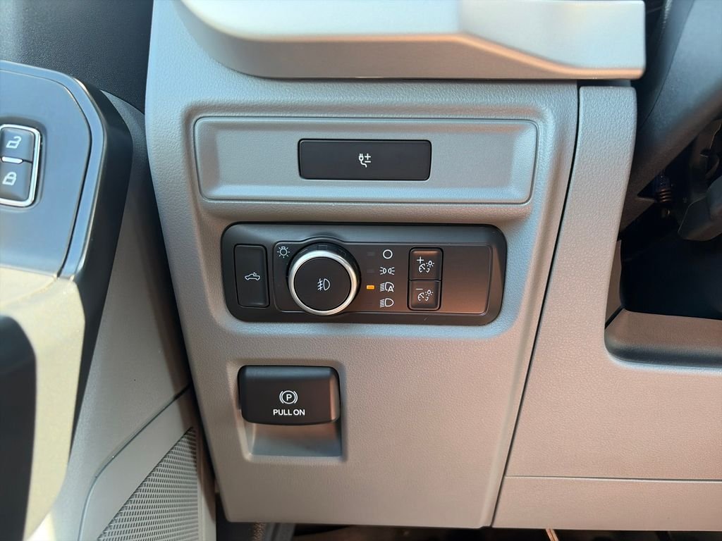 Used 2021 White Ford XL image 29