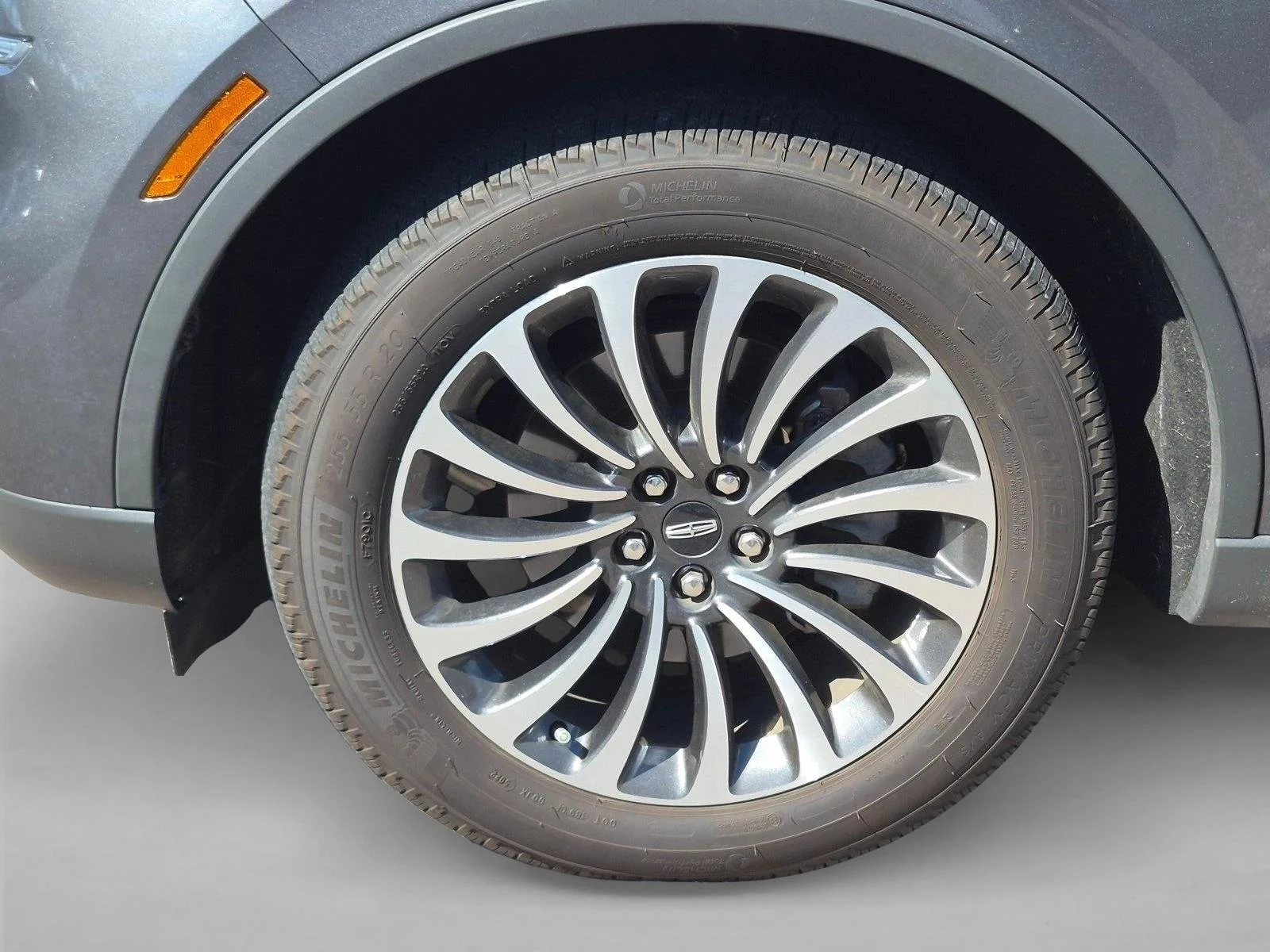 Used 2023 Asher Gray Metallic Clearcoat Lincoln Reserve image 15