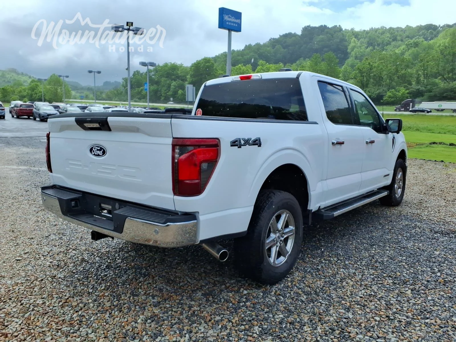 Used 2024 Oxford White Ford XLT image 7