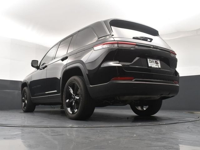 Used 2023 Black Jeep Altitude X image 16